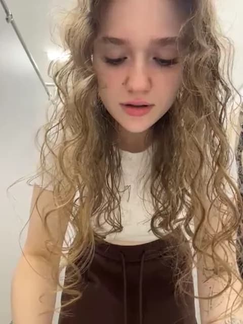 Saved: RussianWoman Broadcast (April 17, 2026 05:34, 62min)