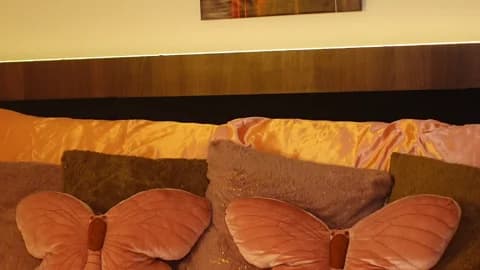 Saved: tanyajade88 Broadcast (March 8, 2026 01:03, 90min)